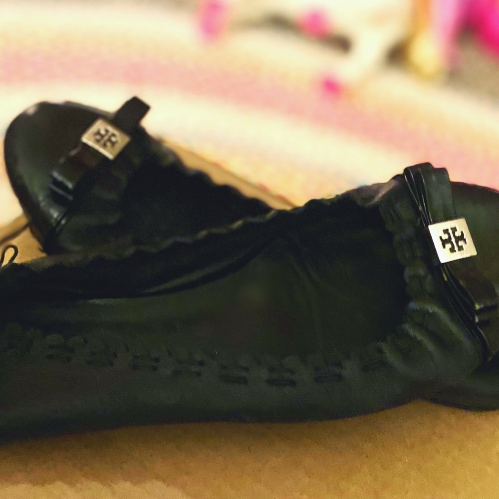 Tory Burch Black Patent Leather Flats, Size 7 - Picture 4 of 9